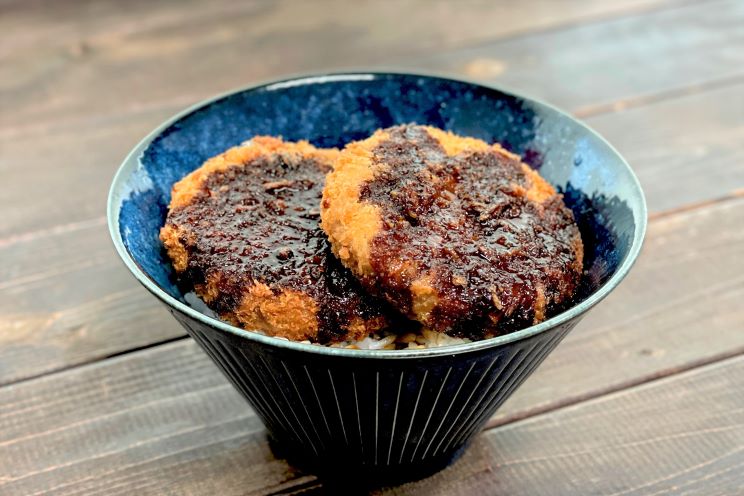 写真：メンチカツ丼