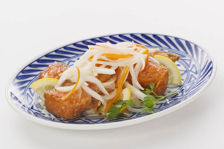 写真：ピクルスの酢リメイクレシピ！鮭のエスカベッシュ風